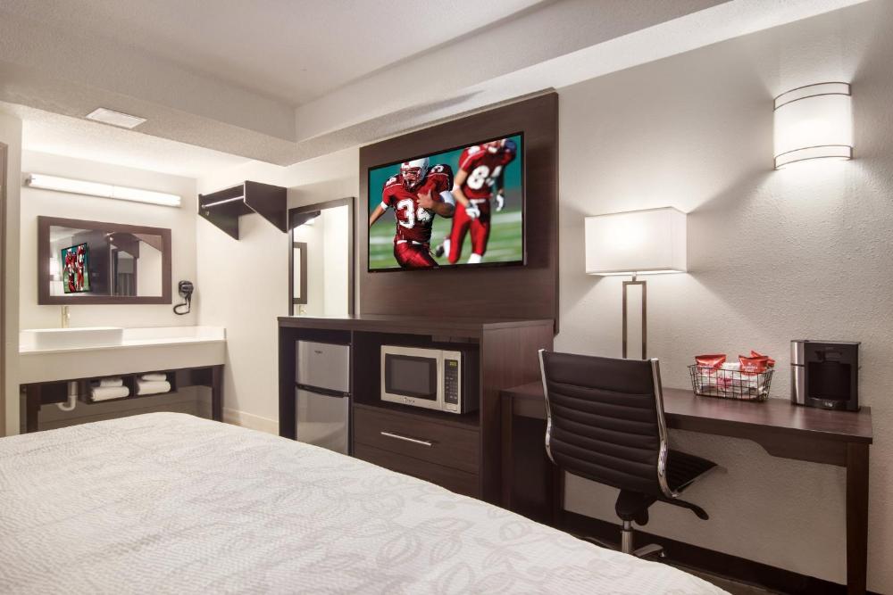 Superior King Room Smoke Free interior