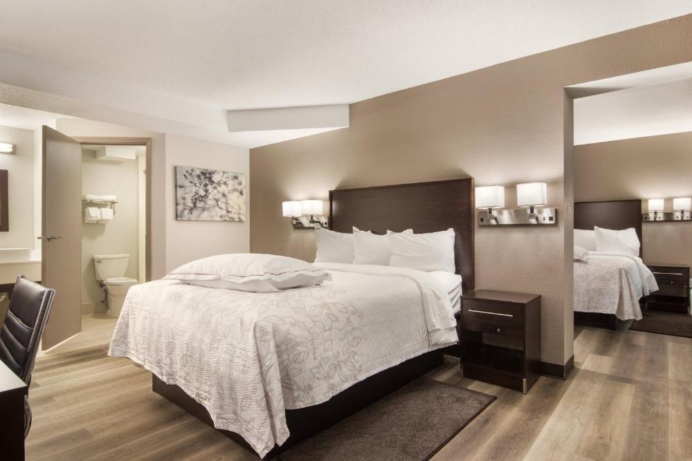 Premium Suite with Three Queen Beds with Kitchenette Smoke Free (Upgraded Bedding and Snack Box) interior